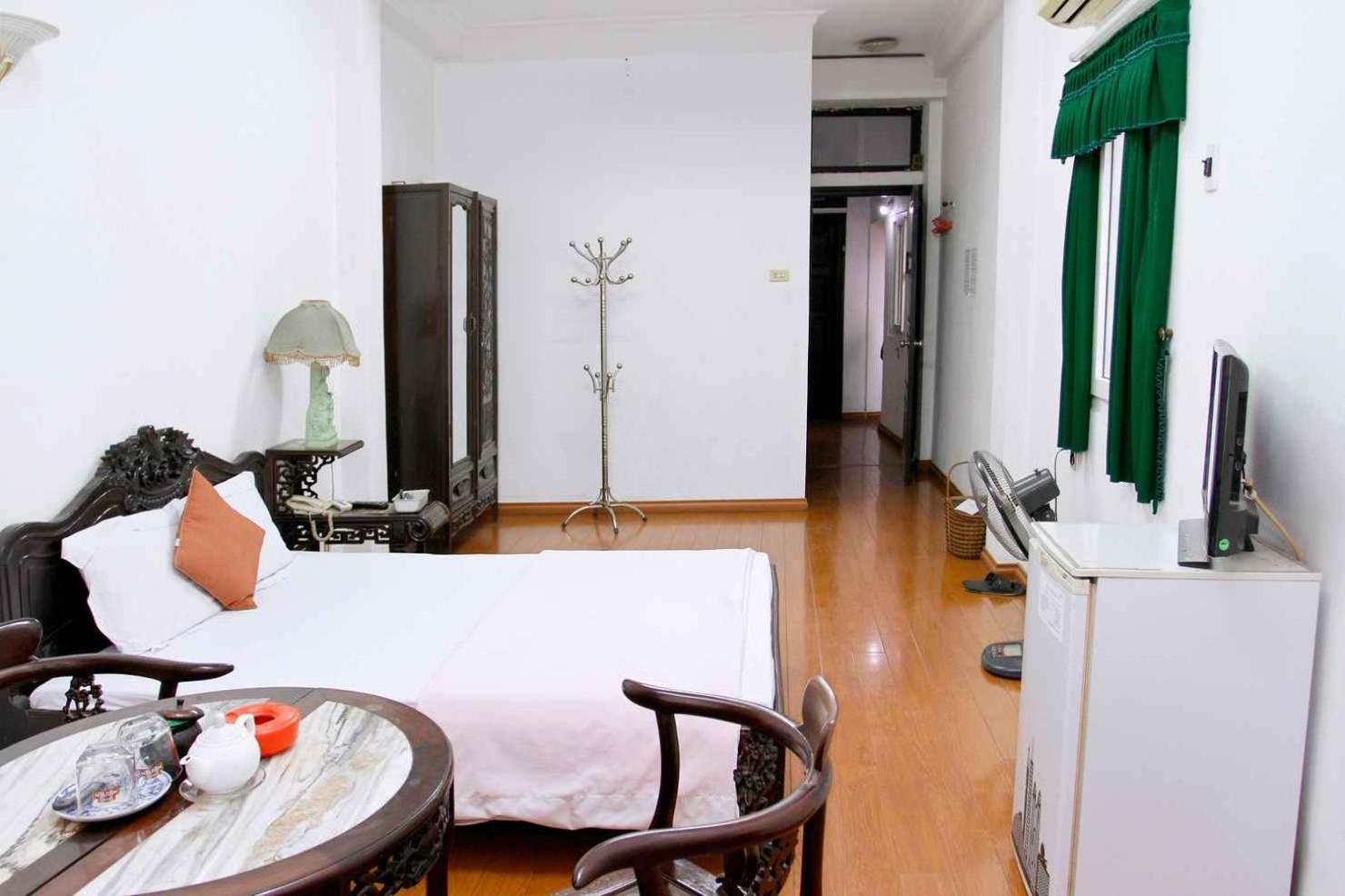 Hoang Cuong Hotel 15 Nguyen Thai Hoc Ханой Екстер'єр фото