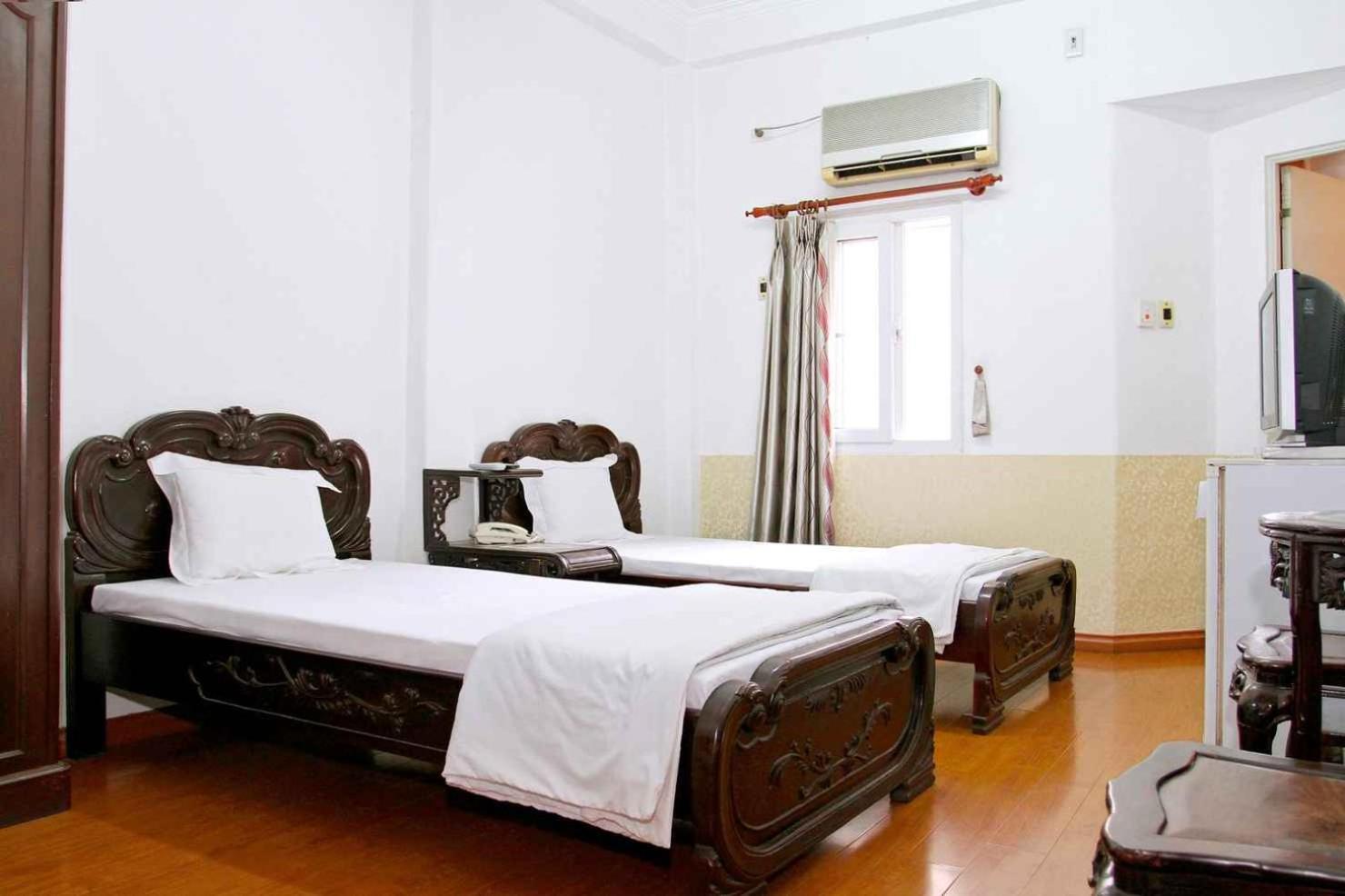 Hoang Cuong Hotel 15 Nguyen Thai Hoc Ханой Екстер'єр фото