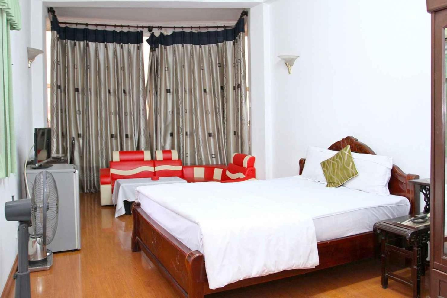 Hoang Cuong Hotel 15 Nguyen Thai Hoc Ханой Екстер'єр фото