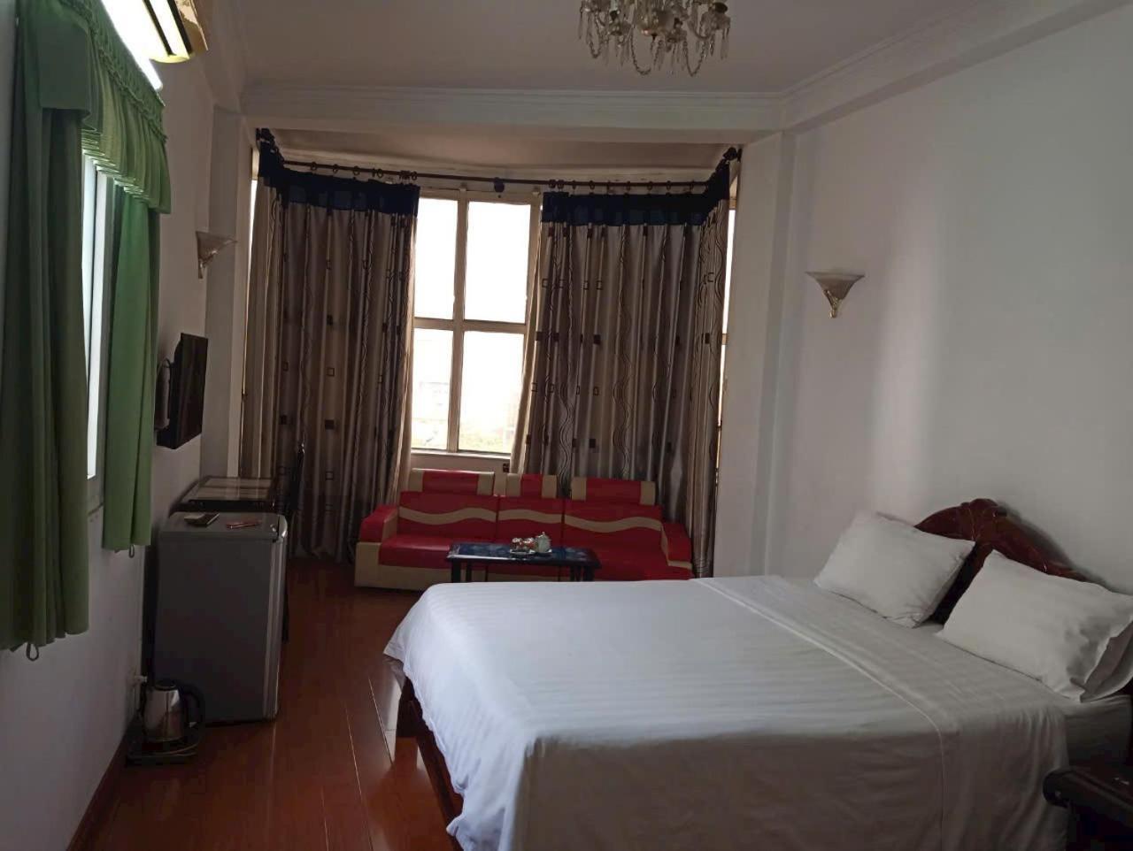 Hoang Cuong Hotel 15 Nguyen Thai Hoc Ханой Екстер'єр фото