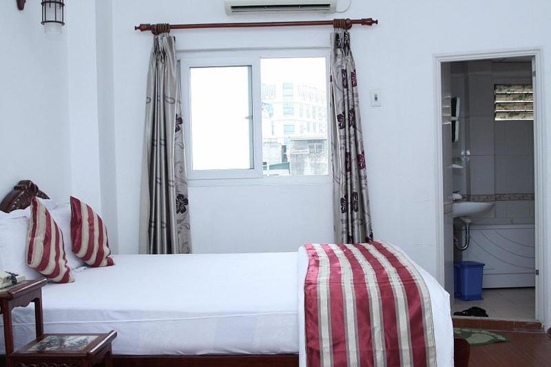 Hoang Cuong Hotel 15 Nguyen Thai Hoc Ханой Екстер'єр фото