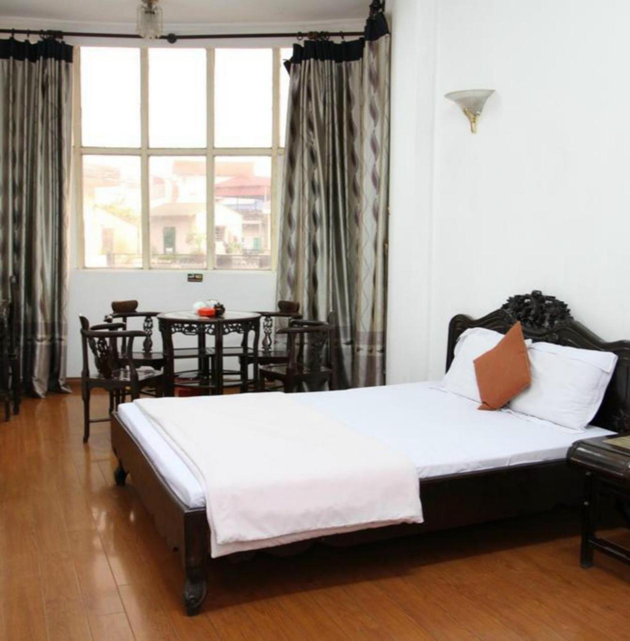 Hoang Cuong Hotel 15 Nguyen Thai Hoc Ханой Екстер'єр фото